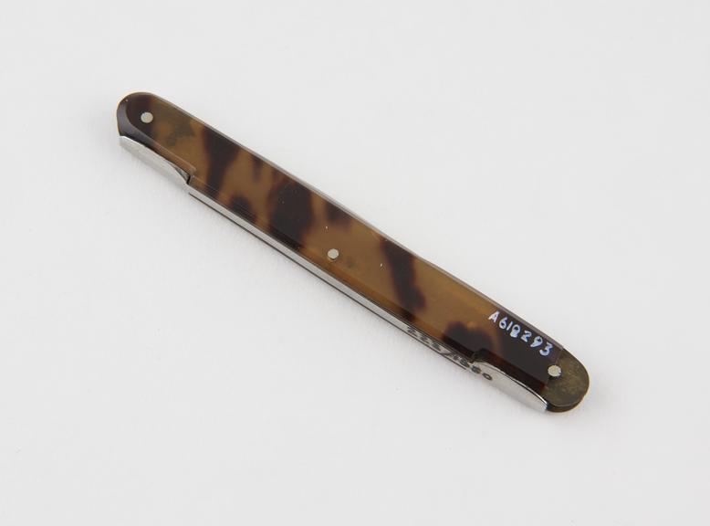 Bistoury, double, steel, folding, in tortoiseshell sheath