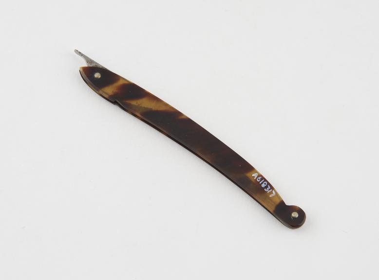 Bistoury, steel, folding, in tortoiseshell sheath