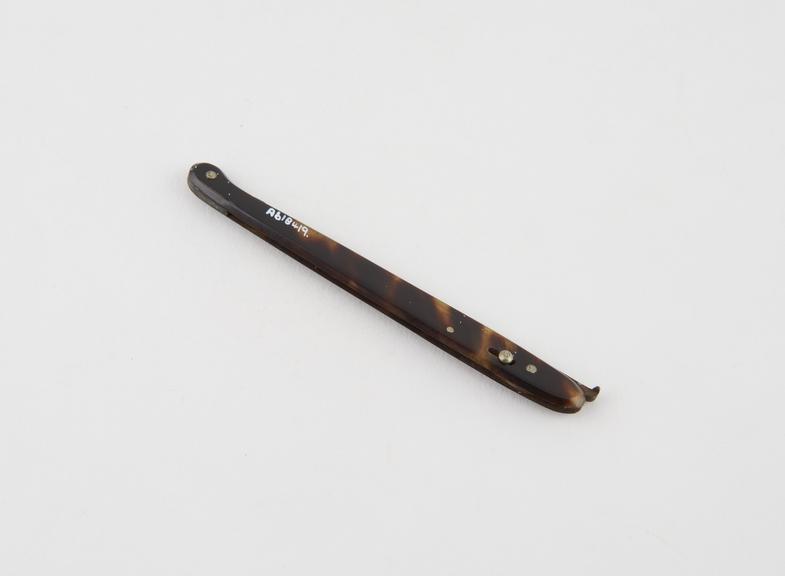 Bistoury, straight, pointed, in tortoiseshell sheath