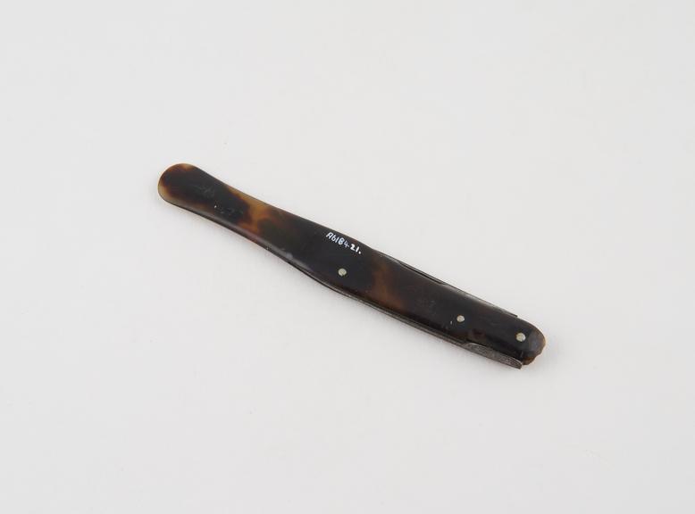 Bistoury, steel, folding, in tortoiseshell sheath