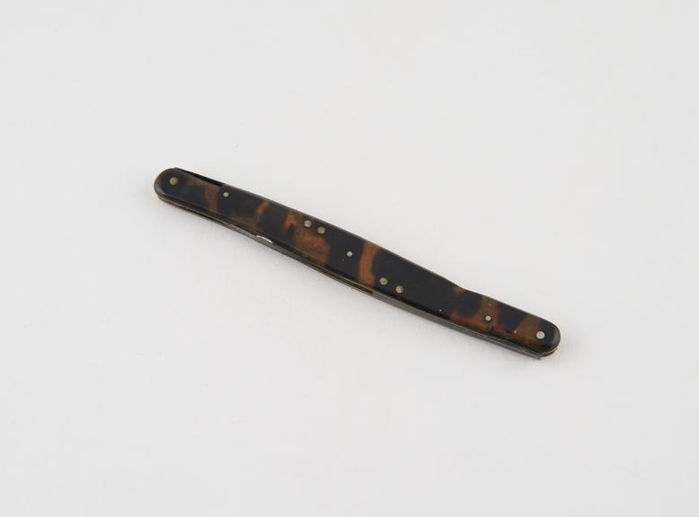 Bistoury, double, steel, folding, in tortoiseshell sheath