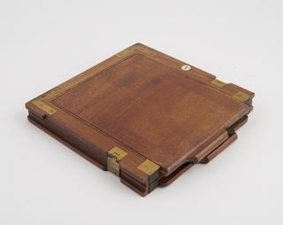 Photographic plate holder for phototheodolite