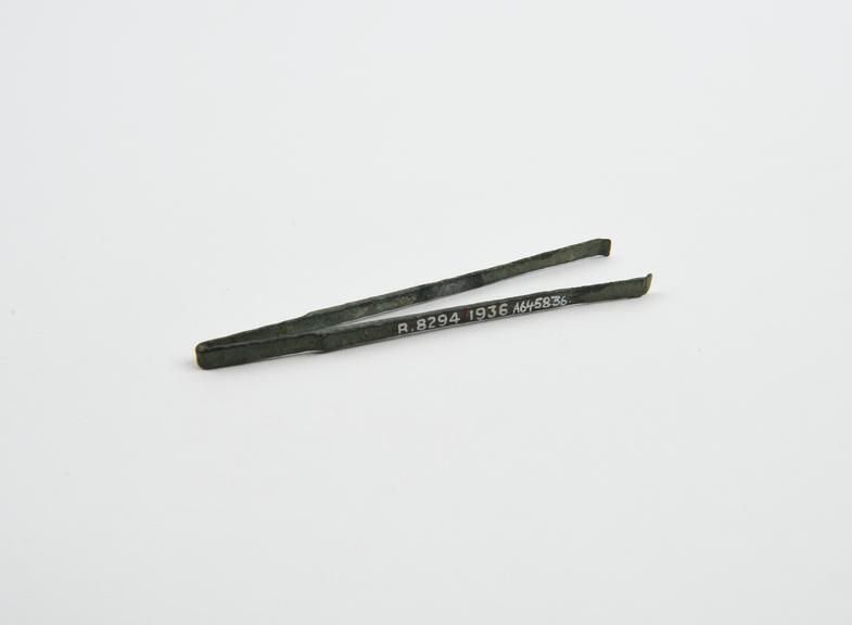 Depilatory forceps, bronze, Graeco-Roman