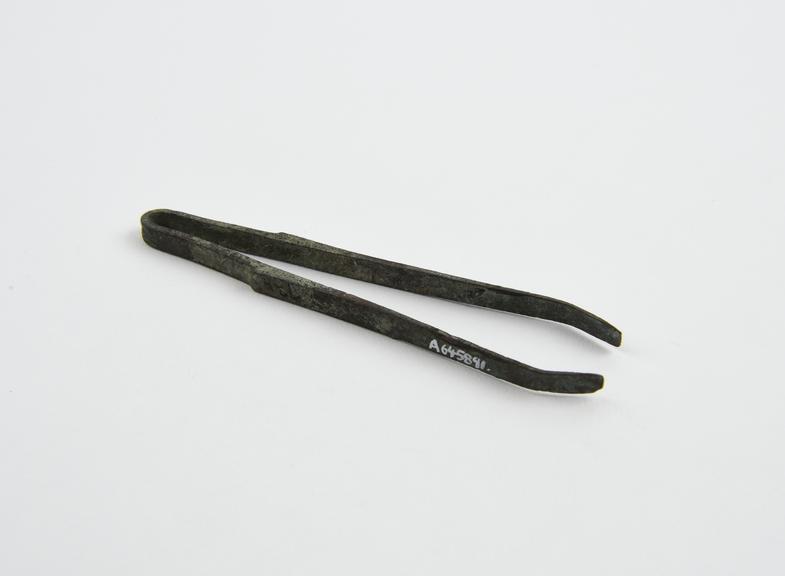 Depilatory forceps, bronze, Graeco-Roman