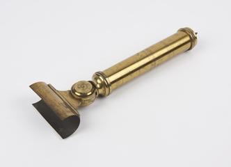 Stand for small Gregorian reflecting telescope