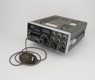 Transceiver for 2-meter amateur band Trio Type TS