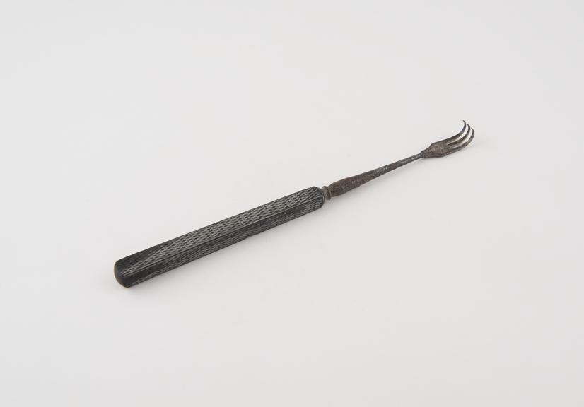 Retractor, metal and ebony, 1750 to 1900