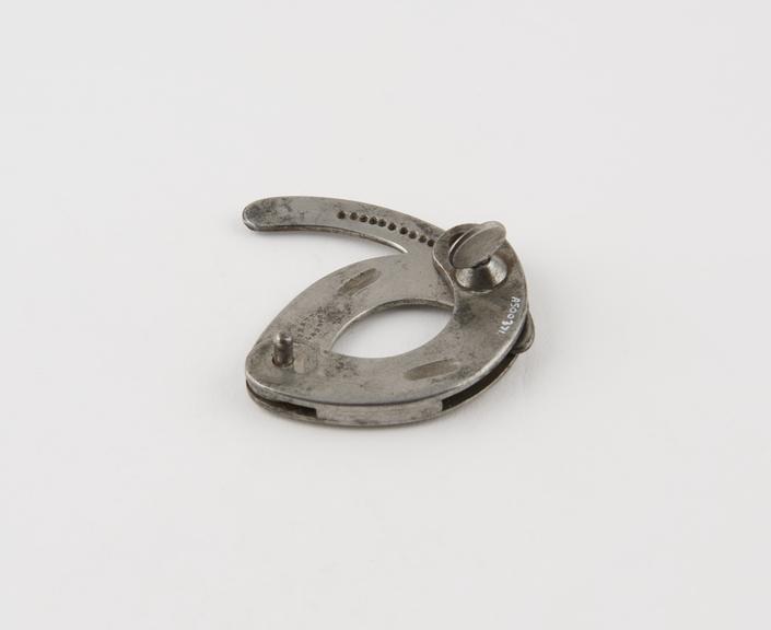 Spencer Wells' clamp, ovariotomy, circular type