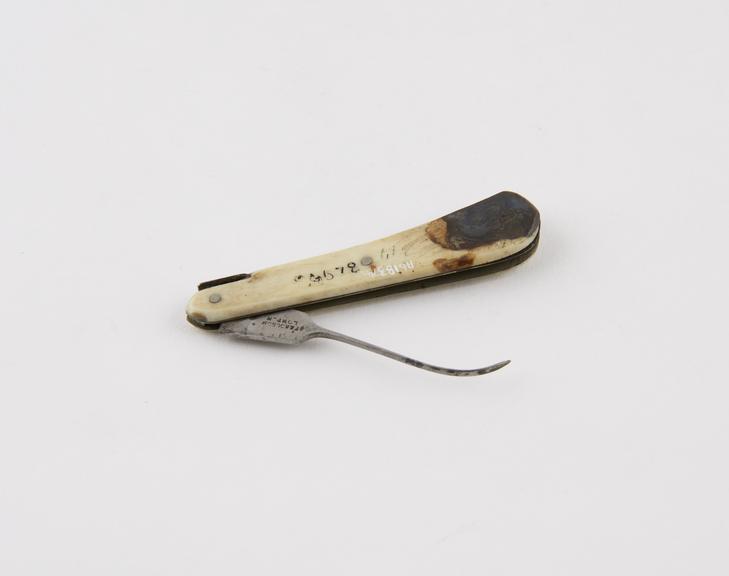Tenaculum, steel, folding, in ivory sheath
