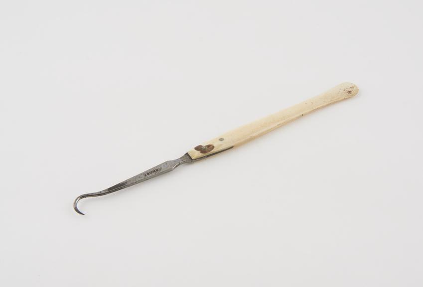 Surigcal hook, sharp, by Young of Edinburgh, 19th century