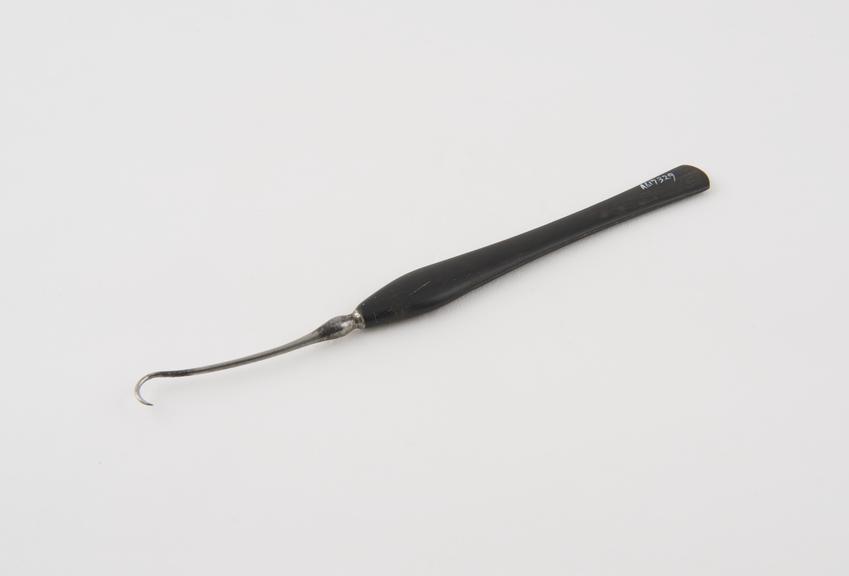 Surgical hook, sharp, 18th or 19th century, steel and ebony