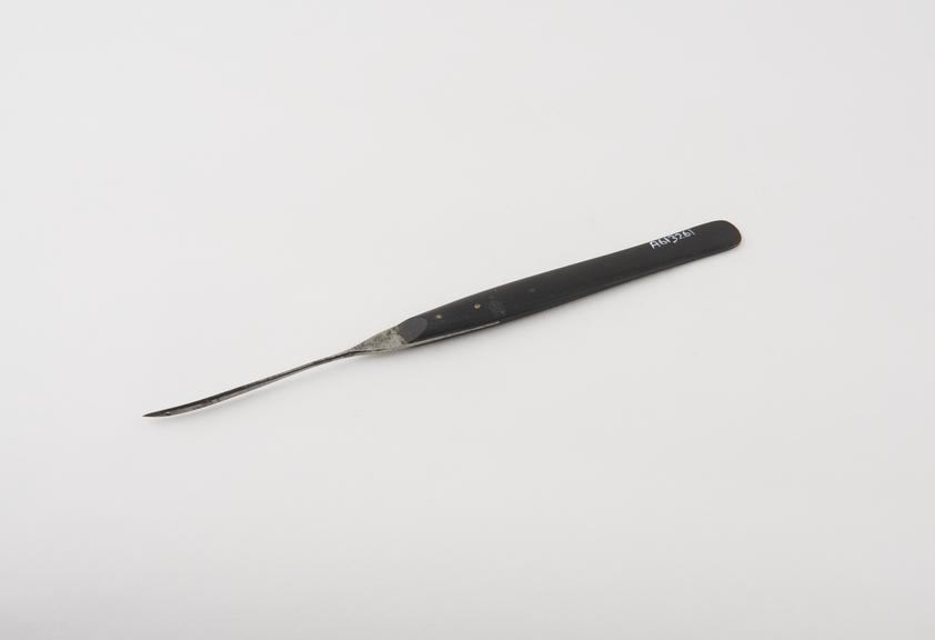 Suture needle, steel and ebony, by Matthews of London, 1846-1900