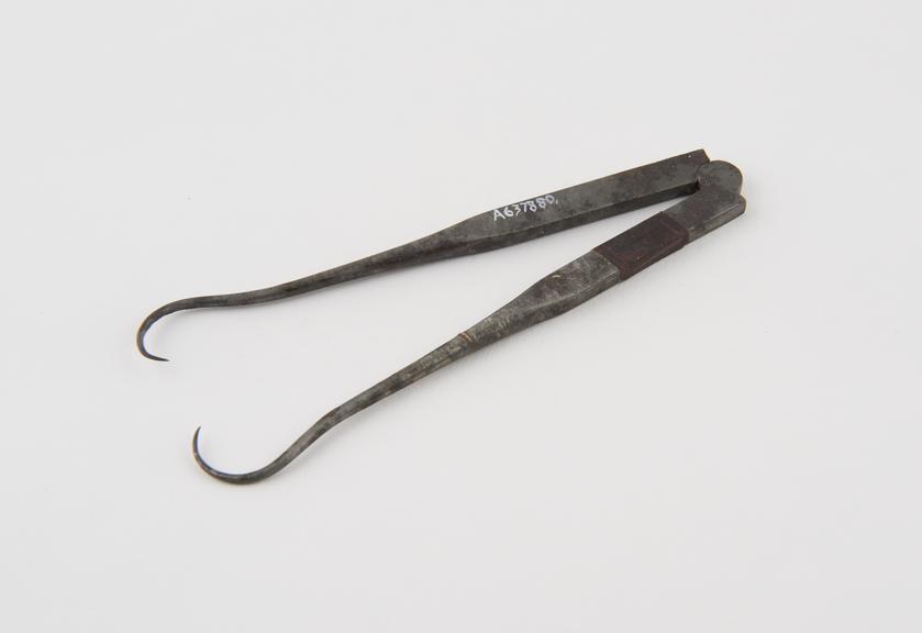 Double headed hook, hinged, steel, 19th century