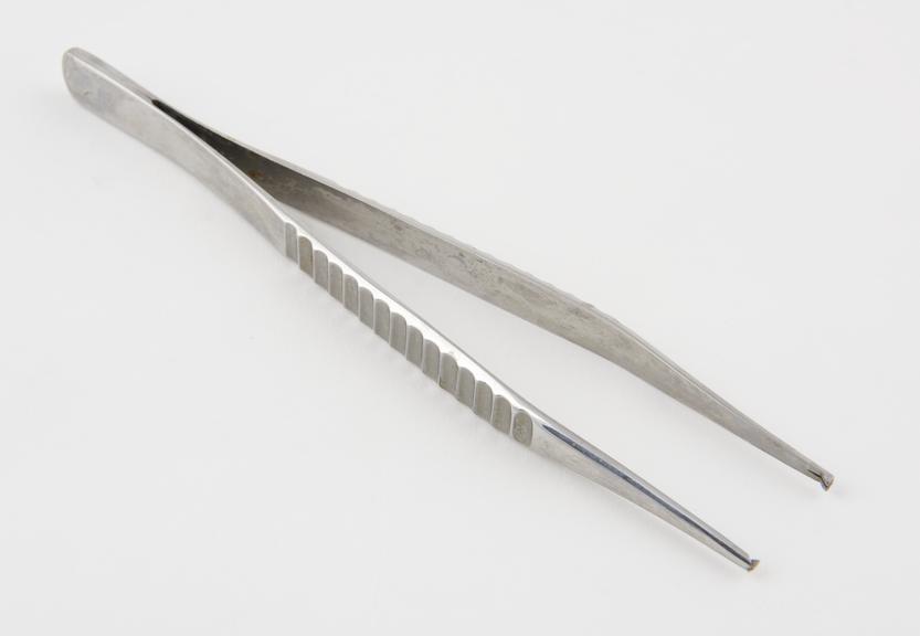 Dissecting forceps, stainless steel, British, 1925-1970