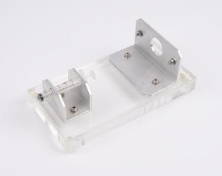 Pipette used to supply brine shrimp food reward