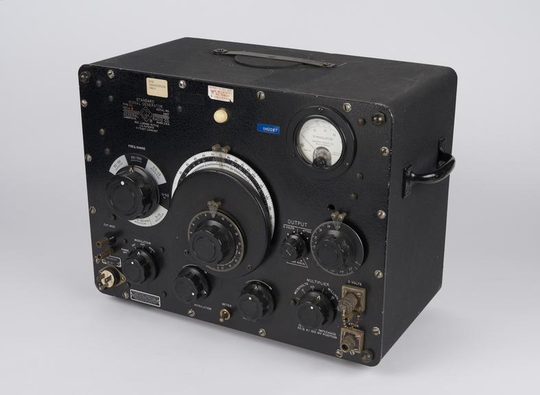 Signal generator type 1001-A, made by General Radio Company, c