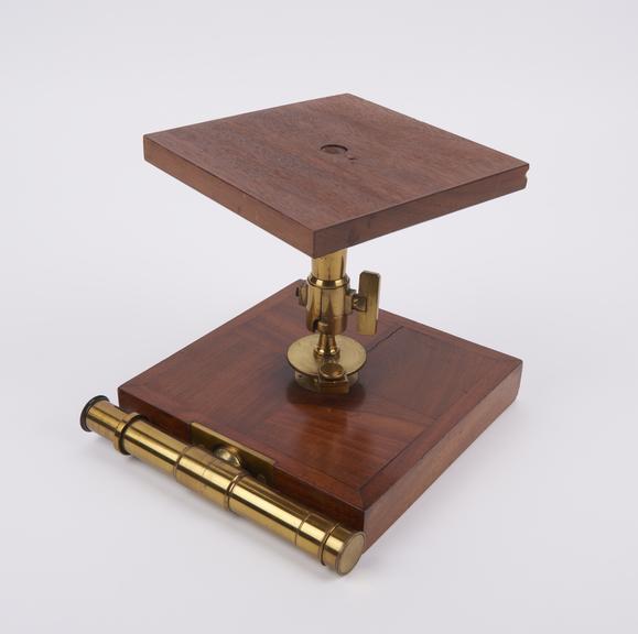 Azimuth compass in wooden case with eccentrically-mounted