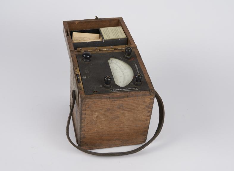 Insulation and voltage measuring meter, German, World War II