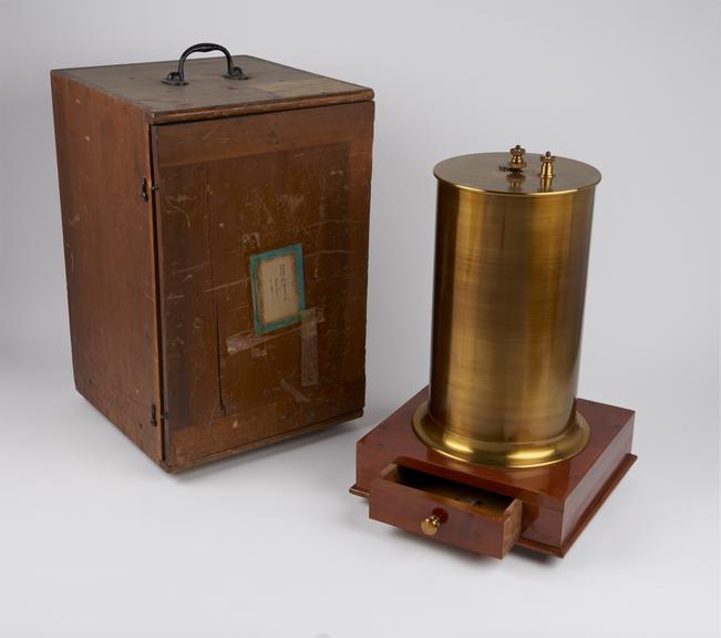 Standard air capacitor, no. 20705, by Nalder Brothers and Co