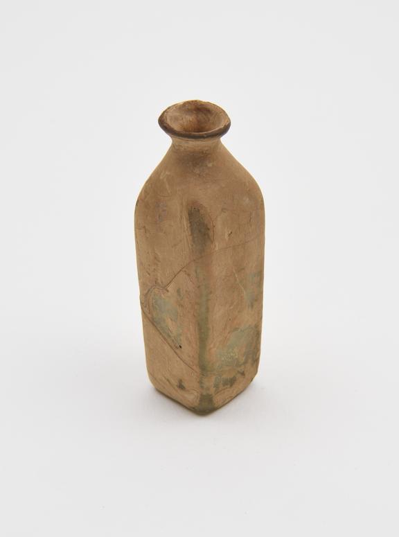 Glass bottle, colourless, square body, flat bottom