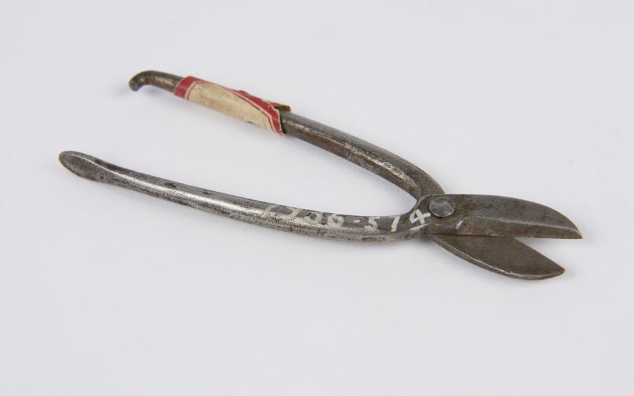 Model of Chinese scissors (Saung Tsien), made and sold in China