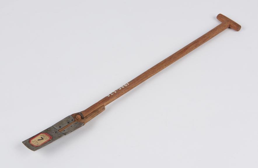 Model of Chinese dredging spade (Nyi Tso)