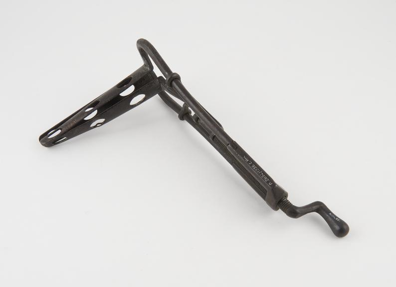 Speculum, vaginal, iron, screw handle operation, European