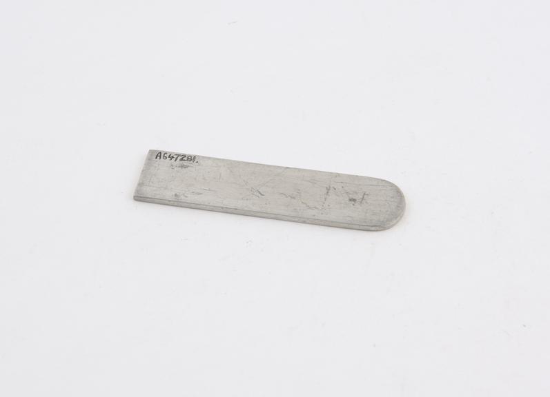 Tongue depressor (?), aluminium (?), 1920-1950