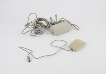 Apple Macintosh SE/30 mouse and power supply