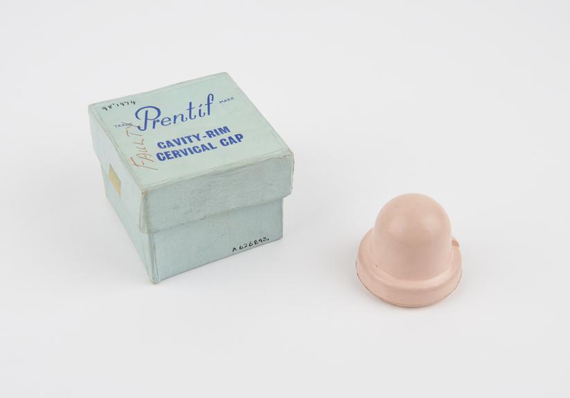 Rubber cervical cap with cavity rim, with instructions