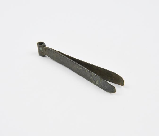 Bronze tweezers from Korean tomb