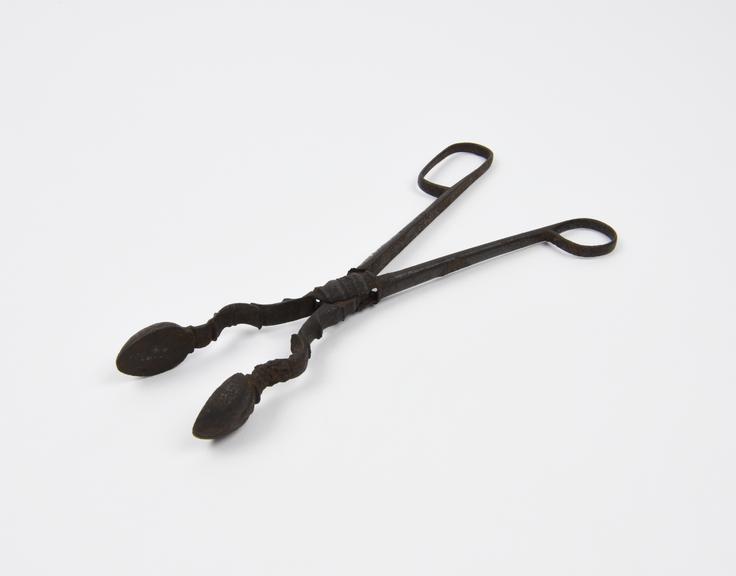 Ovum forceps, iron, with olive-shaped grips, Hamonic collection