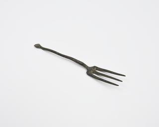 Three pronged fork with truncated diamond knop