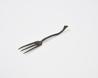 Three pronged fork with plain horsehoof knop