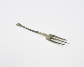 Three pronged fork with knop