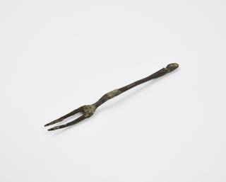 Two pronged fork with horsefoot knop