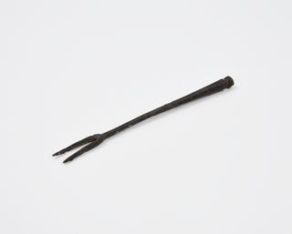 Two pronged fork with ball knop