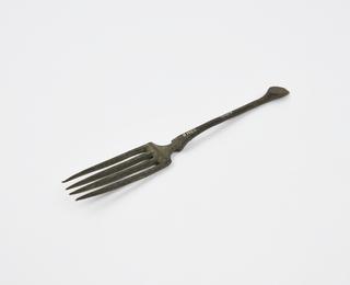Four pronged fork with diamond knop