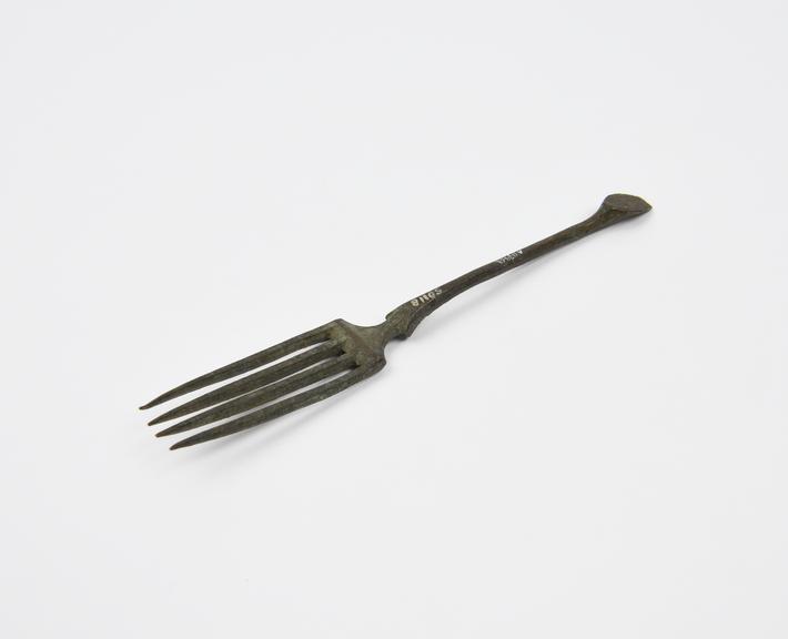 4-pronged fork with diamond knop