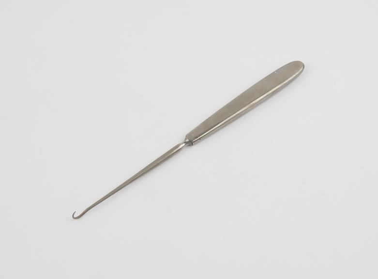 Sims' fine hook, for drawing down cervix, steel, plated