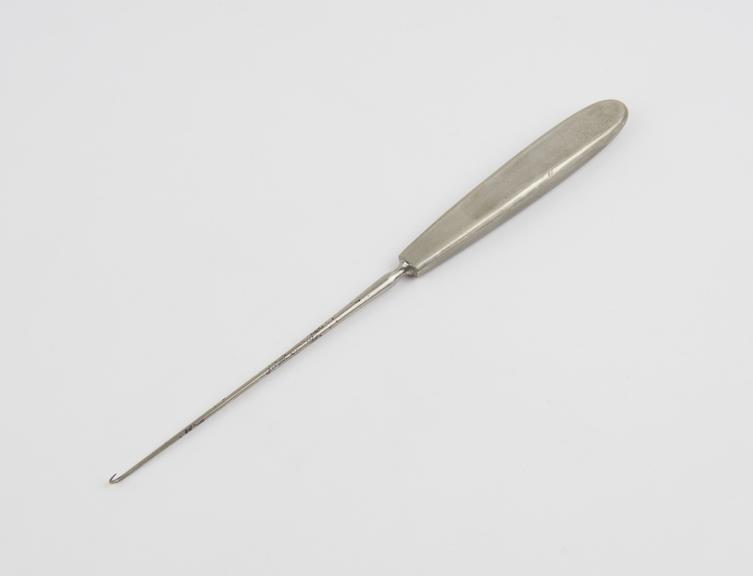 Sim's fine hook, for drawing down cervix, steel, plated