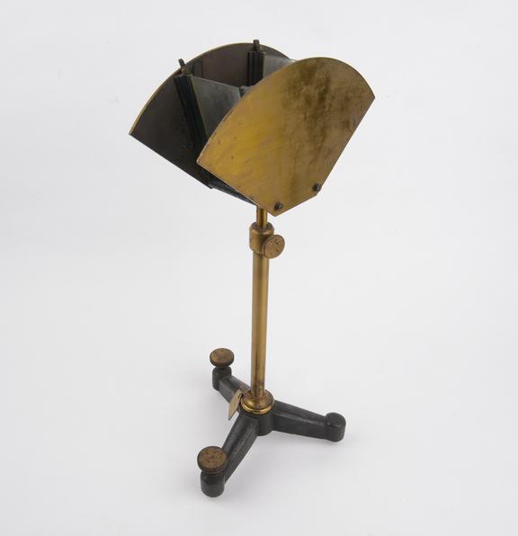 Adjustable liquid prism (late 19th century)