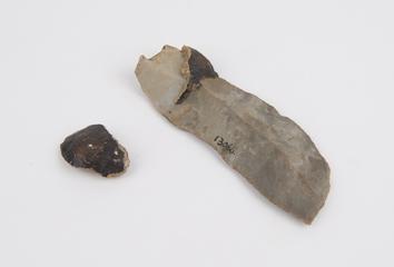 Grey stone knife blade with traces of clay haft