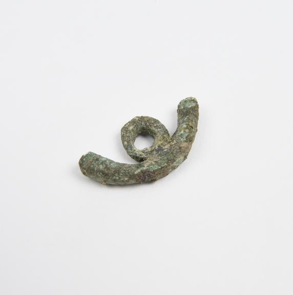 Bronze amuletic pendant in form of curved bar