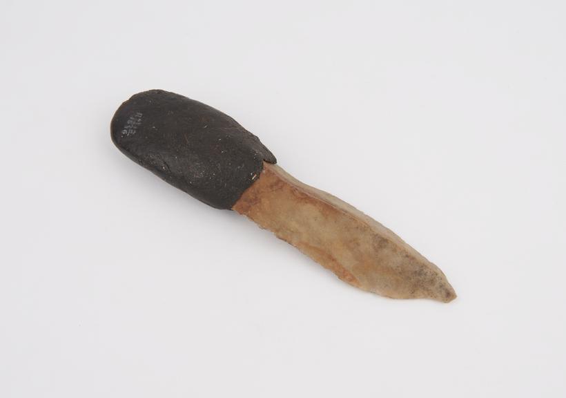 Circumcision knife consisting of quartzite blade and gum handle