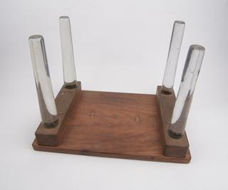 Insulating stool for vertical cylinder electrostatic machine