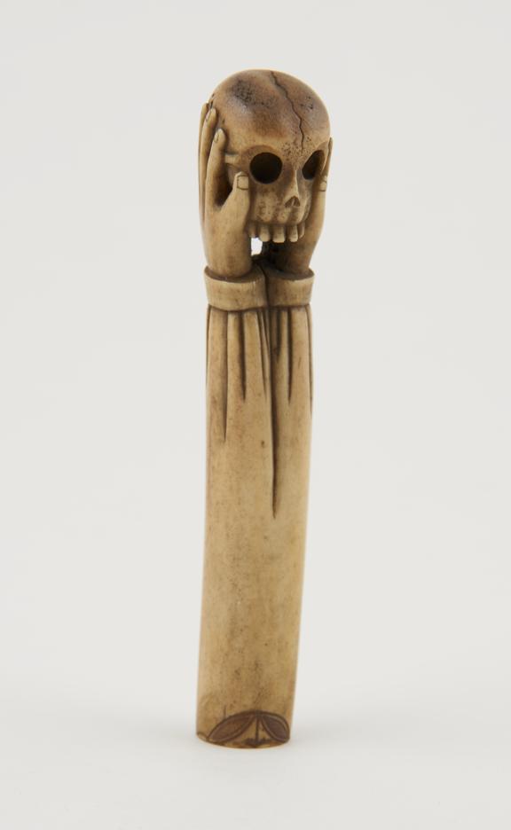 Bone cane handle, in the form of 2 hands holding a skull