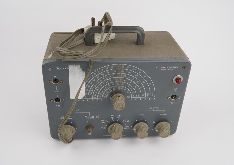 Heathkit radio-frequency signal generator model RF1U by