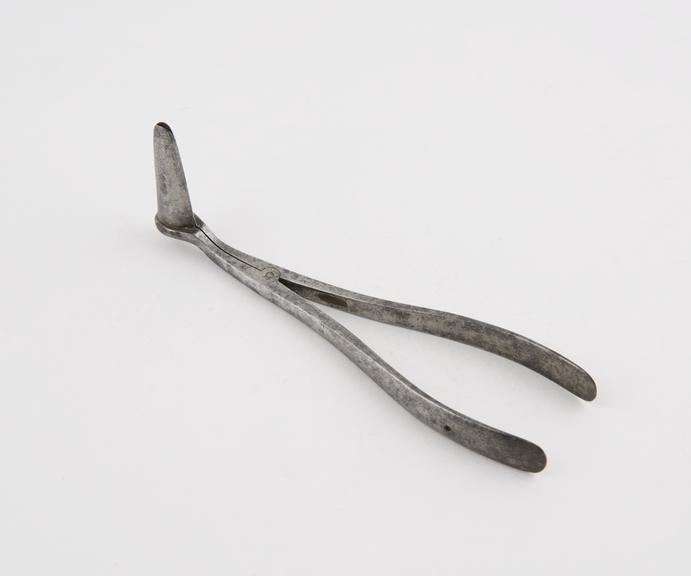 Aural speculum, dilating, steel, spring missing, 1750-1850