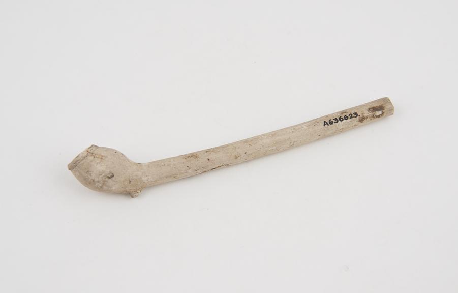 Clay tobacco pipe, maker unknown, made in England(?), 1630-1640